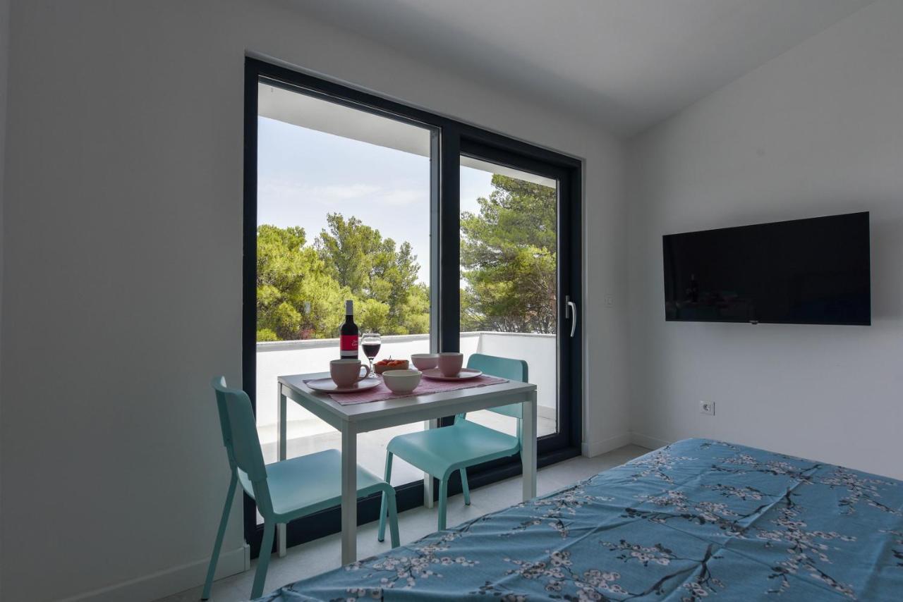 Lazaneo Seafront Apartments, Jelsa  Exterior photo