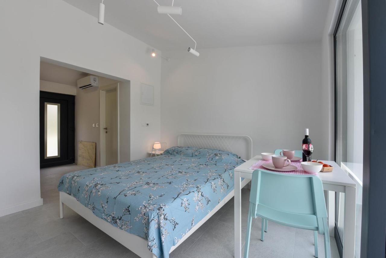 Lazaneo Seafront Apartments, Jelsa  Exterior photo
