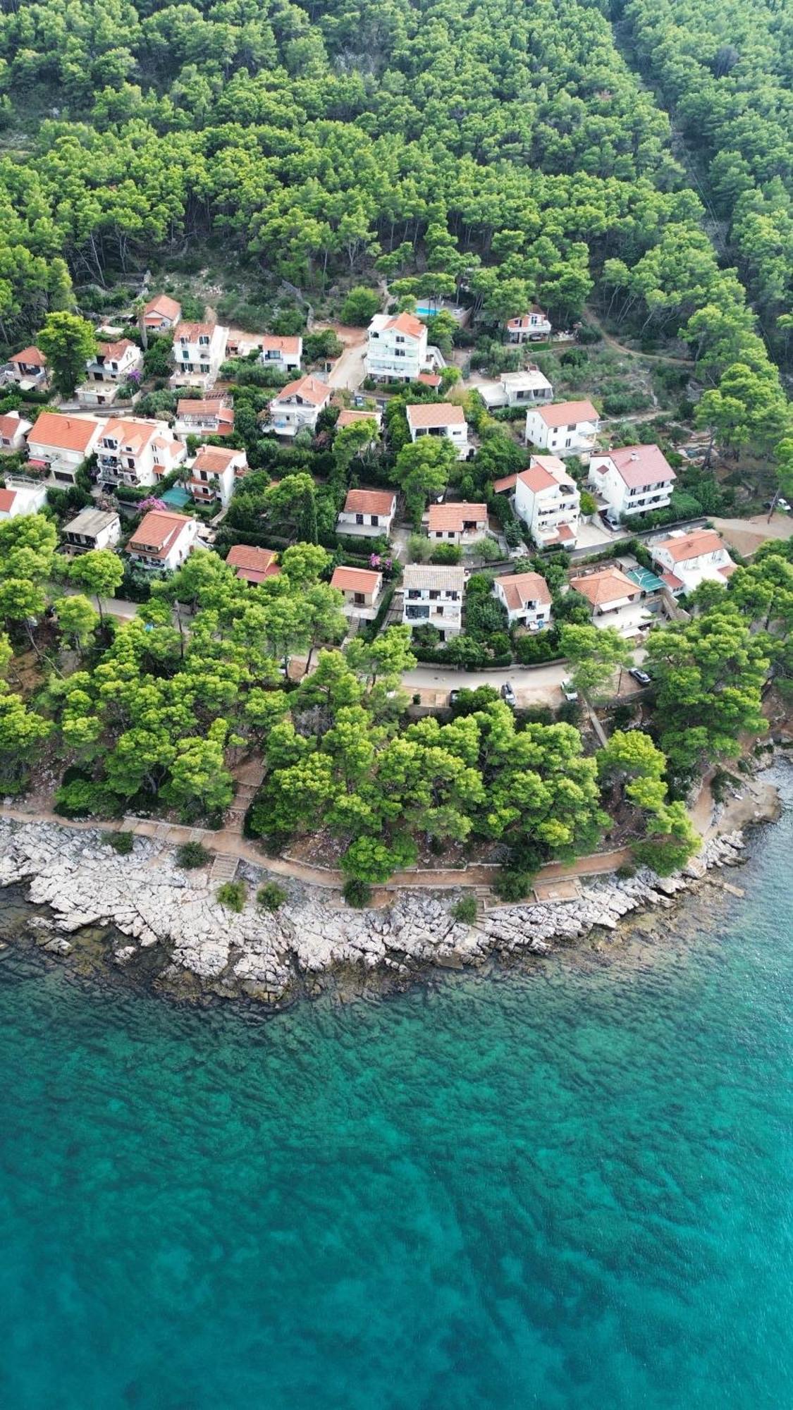 Lazaneo Seafront Apartments, Jelsa  Exterior photo
