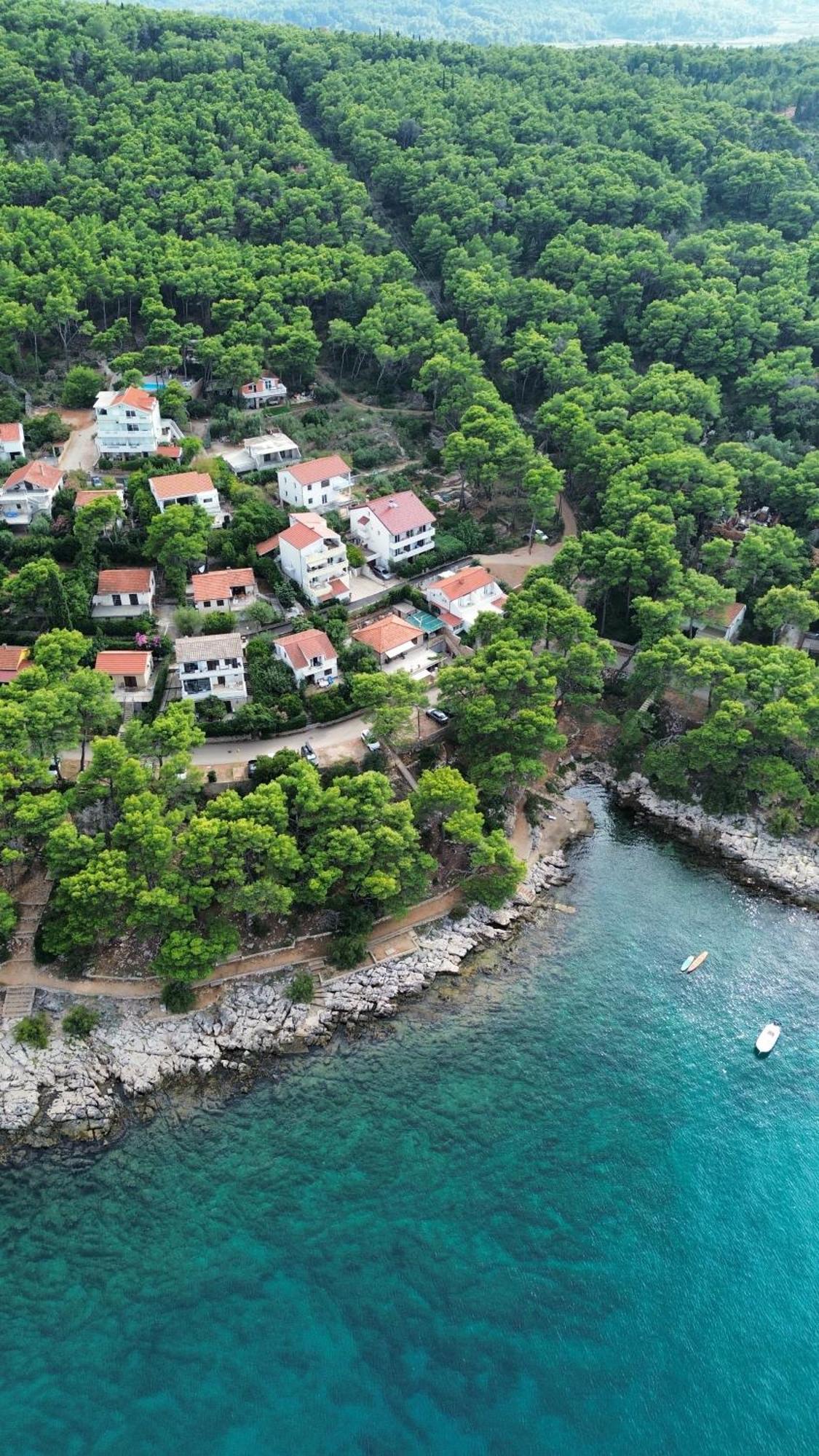 Lazaneo Seafront Apartments, Jelsa  Exterior photo